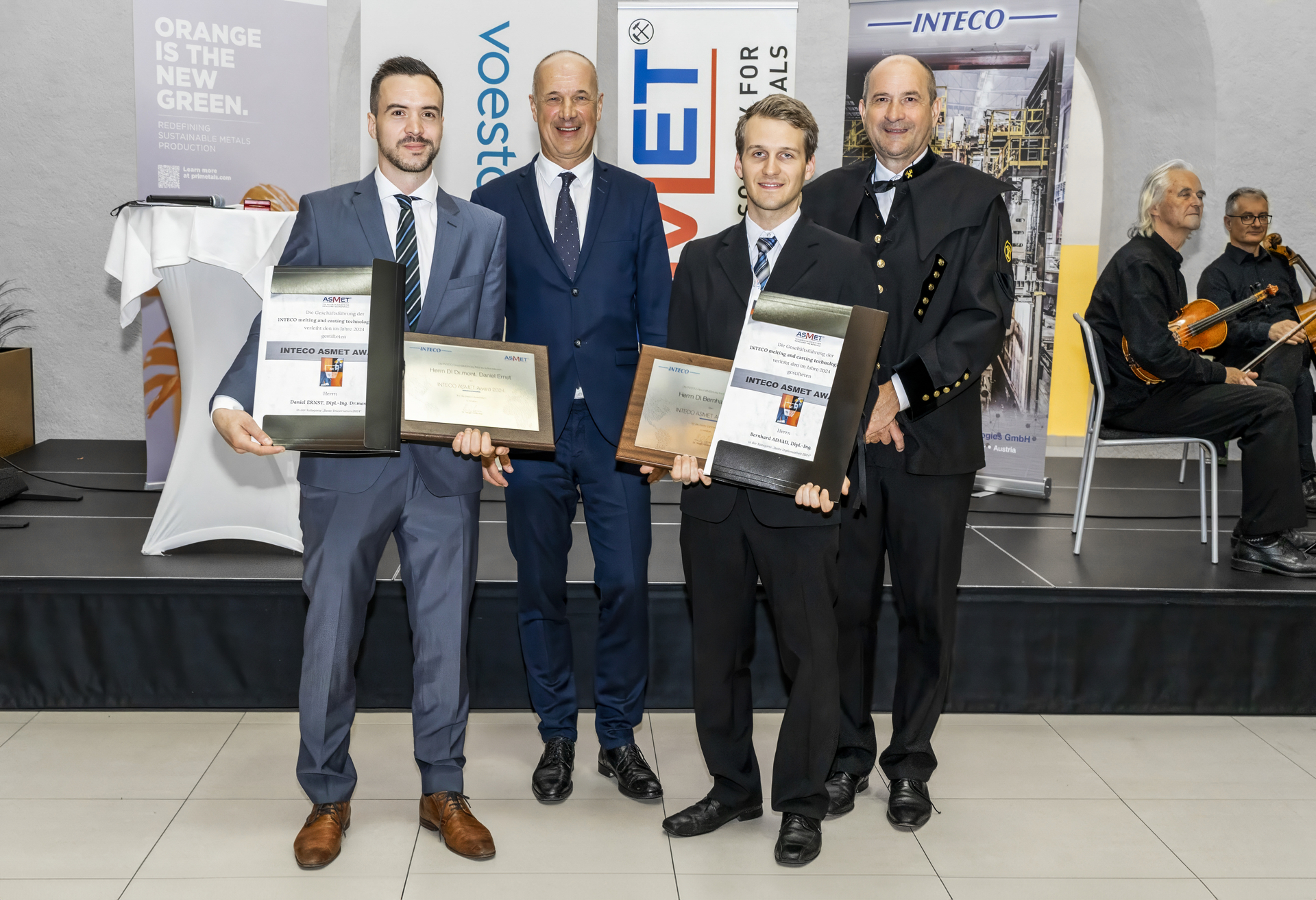 photo from left: Daniel Ernst (first from left), Bernhard Adami (third from left), photo credit: ibex.agency