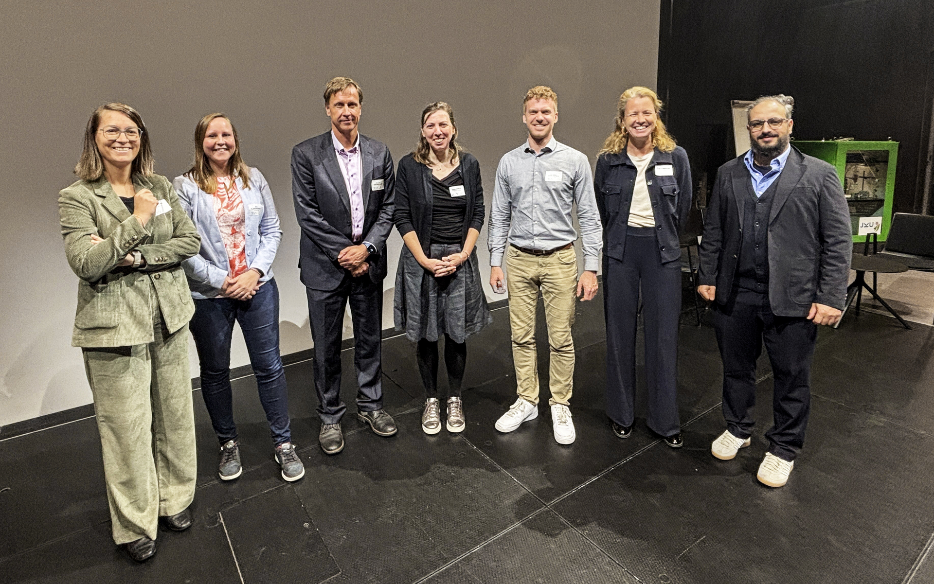 Foto von links nach rechts: Irmela Kofler (K1-MET), Nina Plankensteiner (K1-MET), Robert Paulnsteiner (OMV), Crina Corbos (Johnson Matthey), Christoph Markowitsch (Montanuniversität Leoben), Judith Mairhofer (WIVA) und Tawfiq Nasr Allah (Fairbrics)