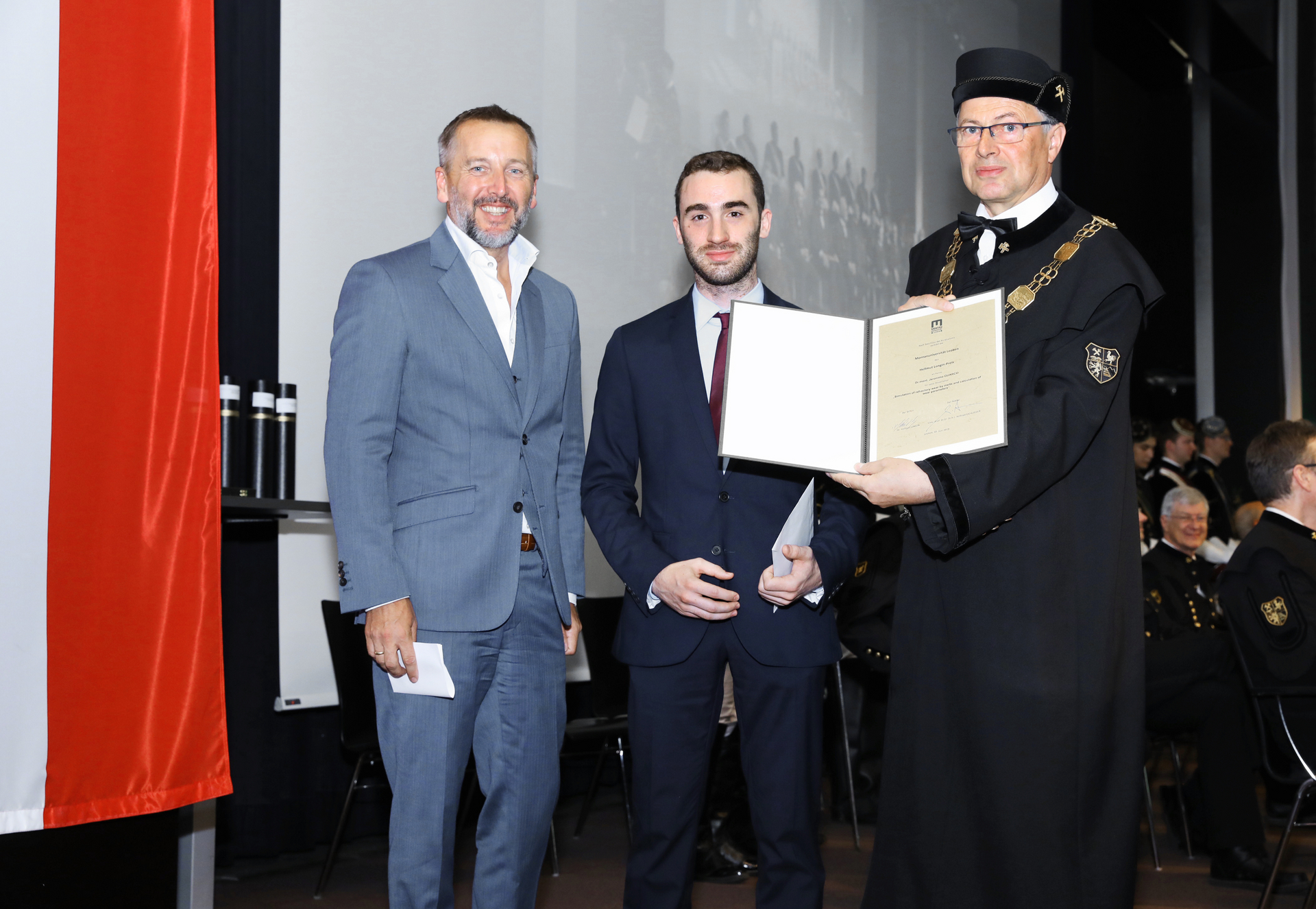 Foto von links: Bernhard Longin, Dr. Jeronimo Guarco, Rektor Univ.-Prof. Dr. Wilfried Eichlseder