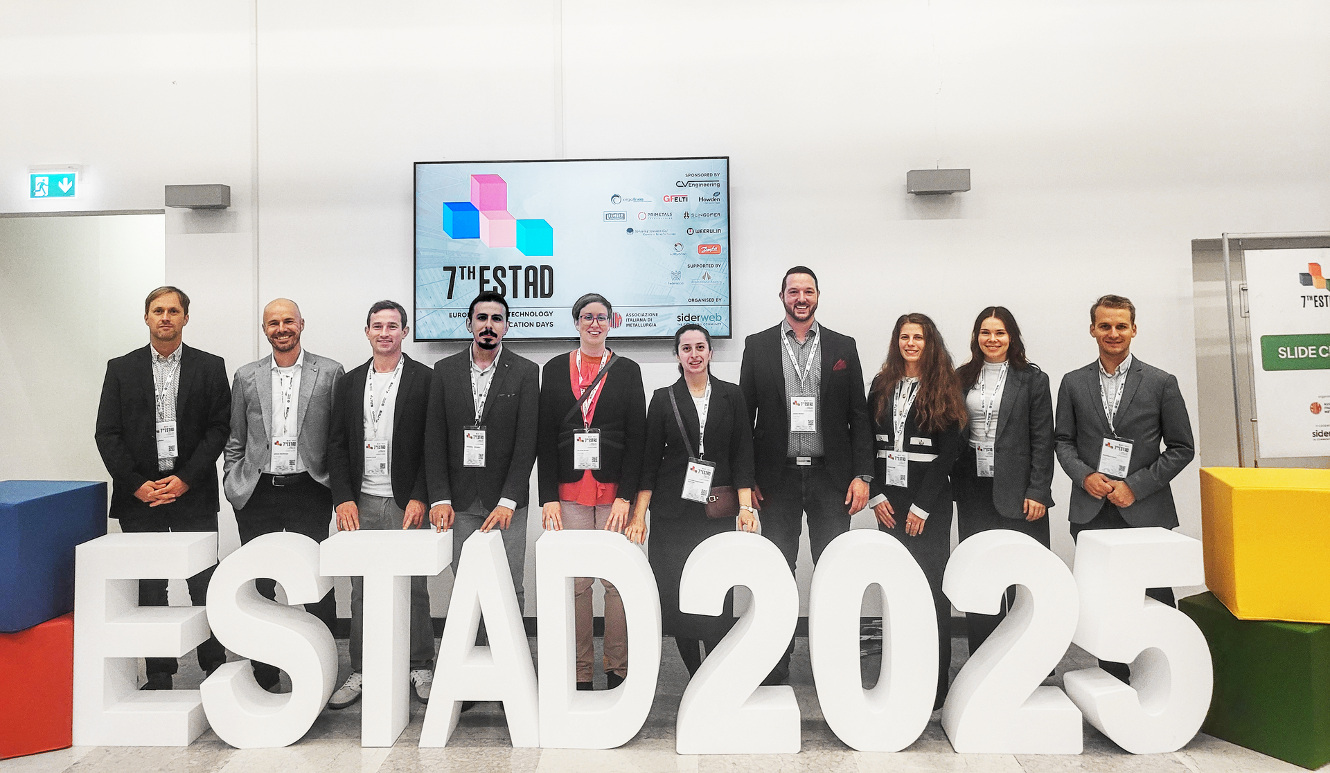 Foto von links nach rechts: Wolfgang Reiter, Johann Wachlmayr, Cameron Quick, Mohammad Jafarzadeh, Christine Gruber, Hamideh Hassanpour, Johann Winkler, Monika Seidl, Nina Schlemmer und Bernhard Adami (K1-MET GmbH)
