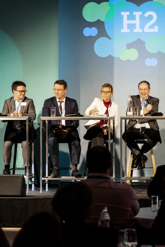 Excerpt from the panel discussion together with Thomas Bürgler, © Sebastian Philipp