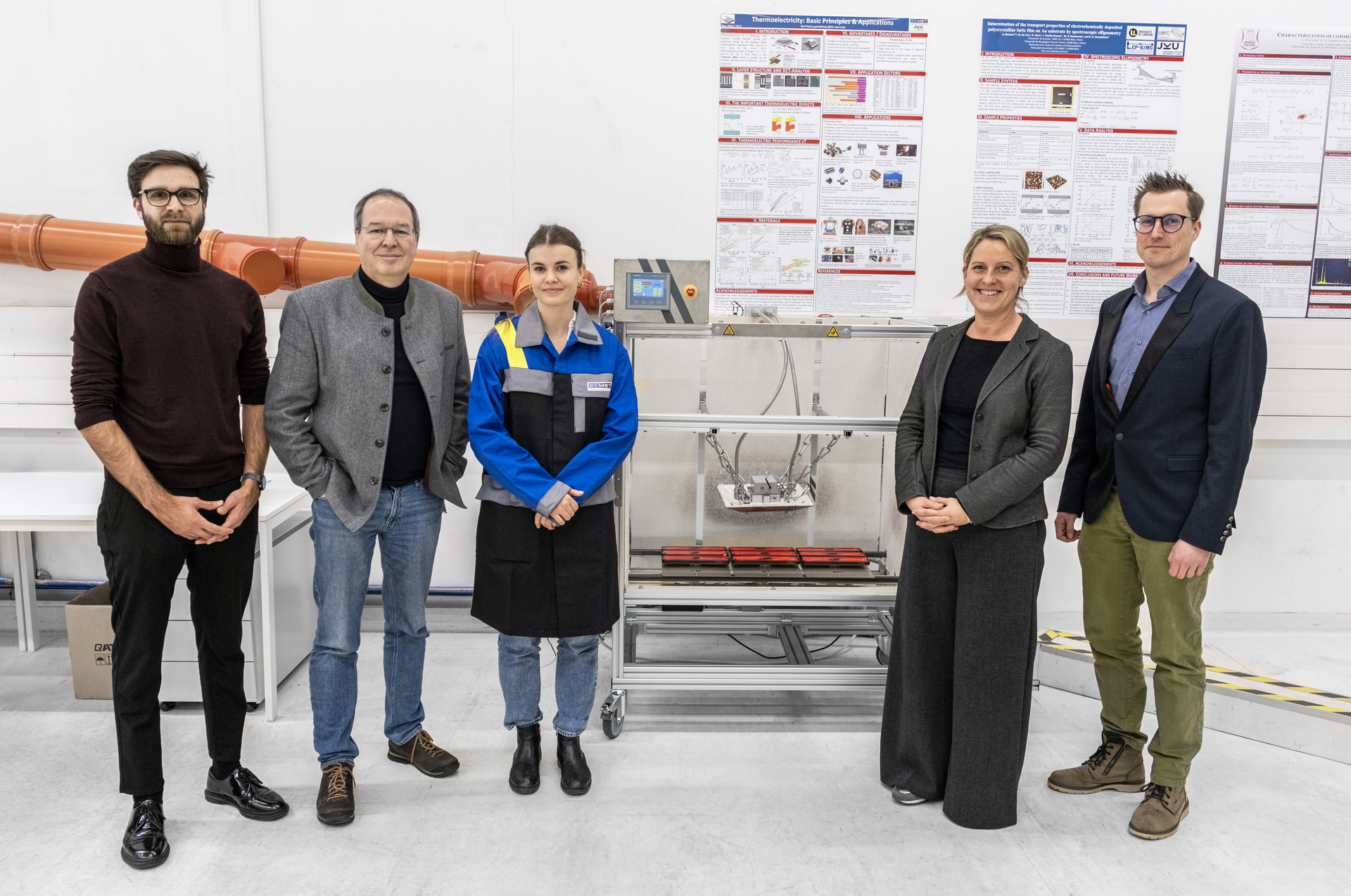 Photo from left to right: Oliver Maier, Thomas Buergler (CEO) and Nadine Kleinbruckner (K1-MET); Mag. Dr. Martina Auer and Robert Huber (Province Upper Austria)