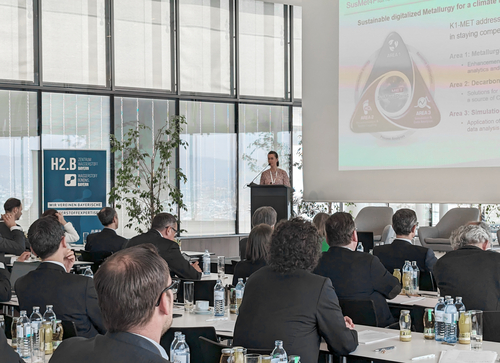 Irmela Kofler as speaker at the Bayerisch-Oesterreichisches Wasserstoffforum, ©DHK 