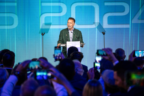 Presentation by Arnold Schwarzenegger (Copyright: The Schwarzenegger Climate Initiative)
