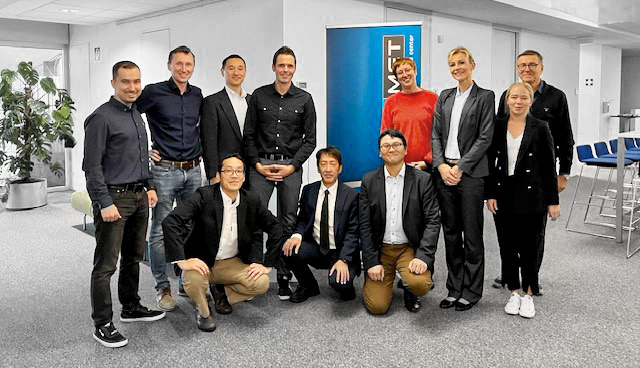 Gruppenfoto des Meetings bei K1-MET gemeinsam mit Kolleg:innen von Nippon Steel Corporation und Primetals Technologies Austria GmbH